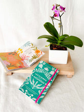 orquidea-baby-phalaenopsis-mini-maceta-ceramica-stickers-regalos-para-condolencias-regalos-para-mujer-habibi-plantitas.jpg